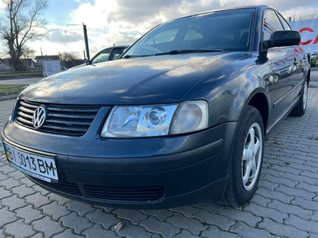 Синий Фольксваген Пассат, объемом двигателя 1.8 л и пробегом 330 тыс. км за 2700 $, фото 1 на Automoto.ua