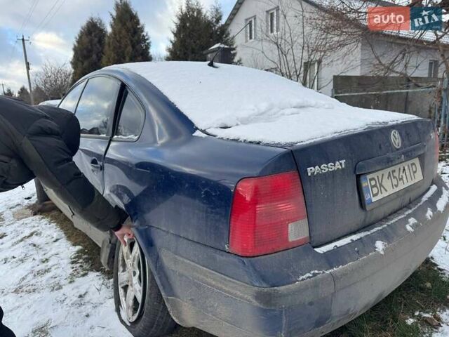 Синий Фольксваген Пассат, объемом двигателя 1.8 л и пробегом 340 тыс. км за 1800 $, фото 8 на Automoto.ua