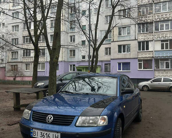 Синий Фольксваген Пассат, объемом двигателя 1.9 л и пробегом 500 тыс. км за 4000 $, фото 1 на Automoto.ua
