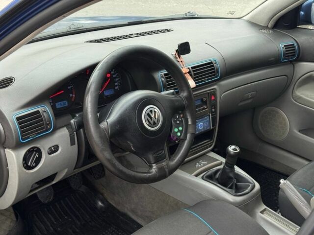 Синий Фольксваген Пассат, объемом двигателя 1.6 л и пробегом 255 тыс. км за 3599 $, фото 12 на Automoto.ua