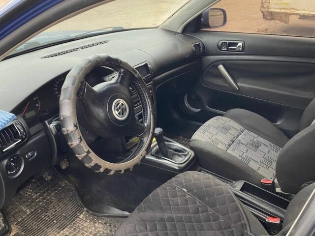 Синій Фольксваген Пассат, об'ємом двигуна 1.6 л та пробігом 300 тис. км за 900 $, фото 4 на Automoto.ua