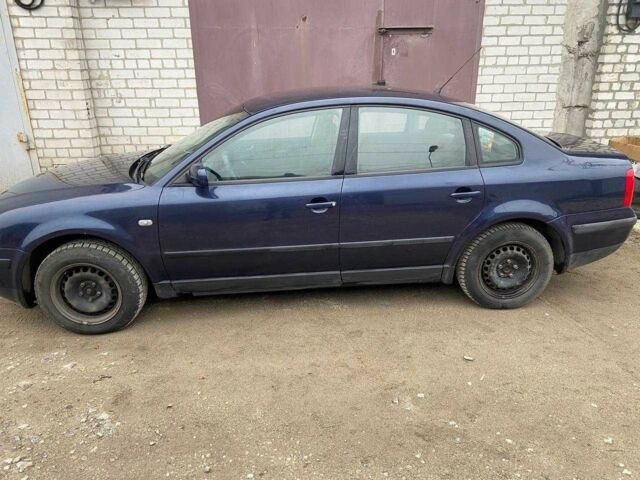 Синий Фольксваген Пассат, объемом двигателя 1.8 л и пробегом 351 тыс. км за 3400 $, фото 5 на Automoto.ua