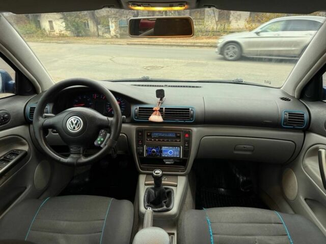 Синий Фольксваген Пассат, объемом двигателя 1.6 л и пробегом 255 тыс. км за 3599 $, фото 18 на Automoto.ua