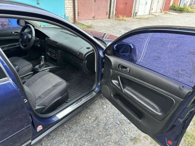 Синий Фольксваген Пассат, объемом двигателя 2.8 л и пробегом 286 тыс. км за 3300 $, фото 9 на Automoto.ua