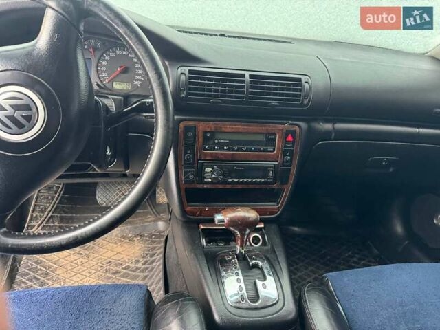 Синий Фольксваген Пассат, объемом двигателя 1.8 л и пробегом 340 тыс. км за 1800 $, фото 12 на Automoto.ua