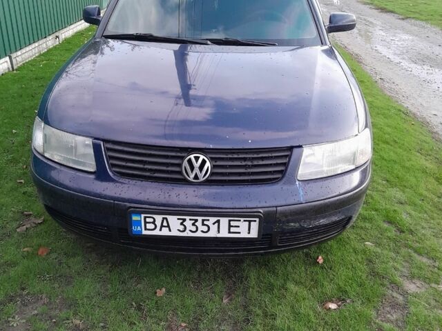 Синий Фольксваген Пассат, объемом двигателя 1.8 л и пробегом 421 тыс. км за 2806 $, фото 7 на Automoto.ua