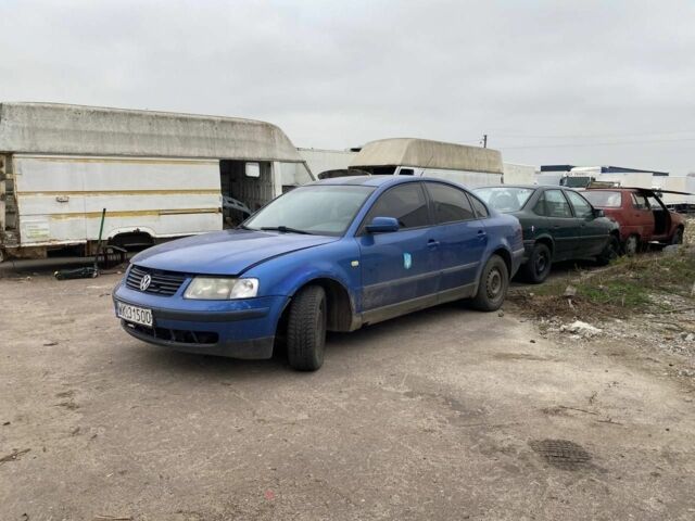 Синій Фольксваген Пассат, об'ємом двигуна 1.6 л та пробігом 300 тис. км за 900 $, фото 1 на Automoto.ua