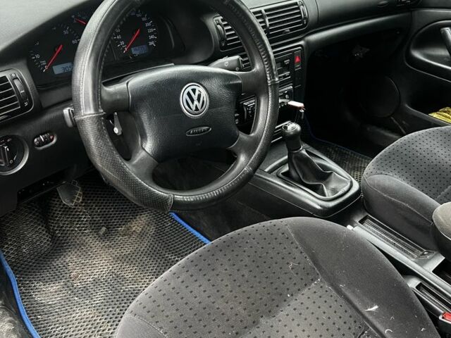 Синий Фольксваген Пассат, объемом двигателя 1.8 л и пробегом 362 тыс. км за 3200 $, фото 3 на Automoto.ua