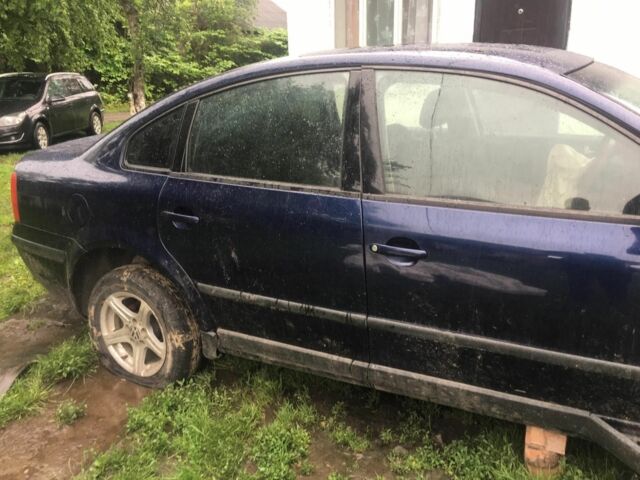 Синій Фольксваген Пассат, об'ємом двигуна 0 л та пробігом 360 тис. км за 1100 $, фото 4 на Automoto.ua