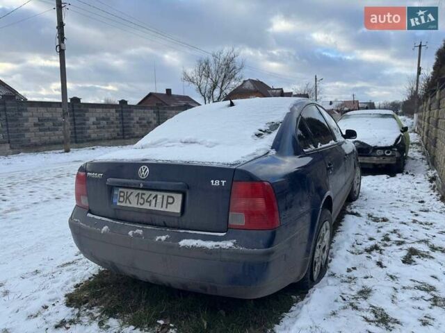 Синий Фольксваген Пассат, объемом двигателя 1.8 л и пробегом 340 тыс. км за 1800 $, фото 5 на Automoto.ua