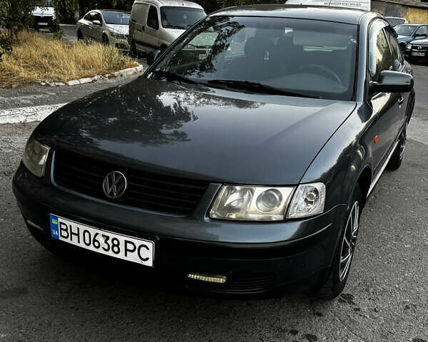 Синий Фольксваген Пассат, объемом двигателя 1.9 л и пробегом 225 тыс. км за 3400 $, фото 6 на Automoto.ua