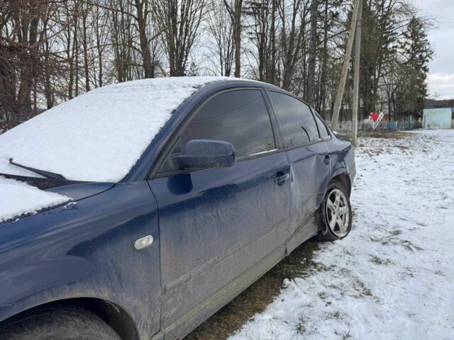 Синий Фольксваген Пассат, объемом двигателя 1.8 л и пробегом 340 тыс. км за 1800 $, фото 15 на Automoto.ua