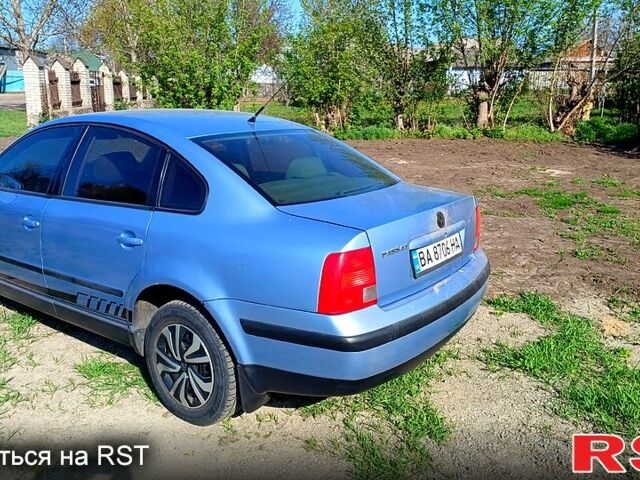 Синий Фольксваген Пассат, объемом двигателя 1.8 л и пробегом 343 тыс. км за 4200 $, фото 2 на Automoto.ua