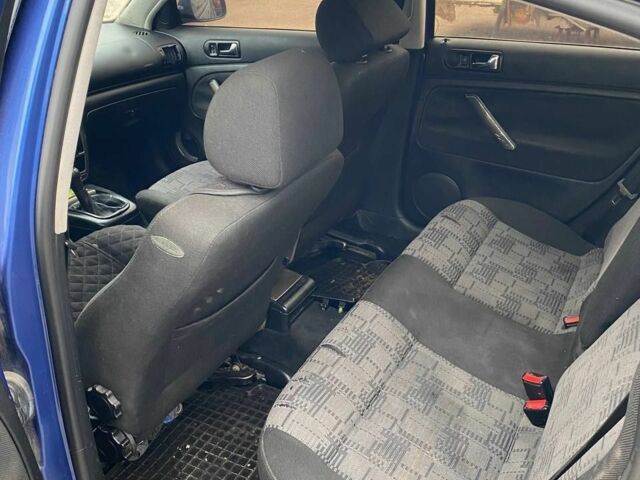 Синій Фольксваген Пассат, об'ємом двигуна 1.6 л та пробігом 300 тис. км за 900 $, фото 3 на Automoto.ua