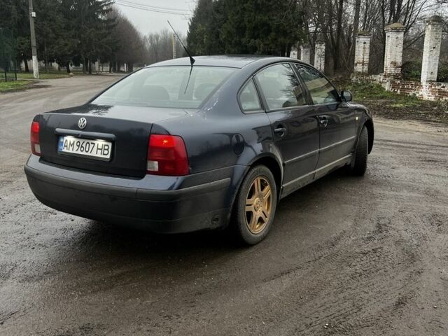 Синий Фольксваген Пассат, объемом двигателя 1.8 л и пробегом 362 тыс. км за 3200 $, фото 6 на Automoto.ua