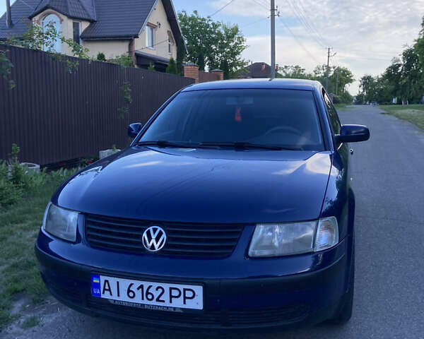 Синій Фольксваген Пассат, об'ємом двигуна 1.6 л та пробігом 216 тис. км за 4000 $, фото 1 на Automoto.ua