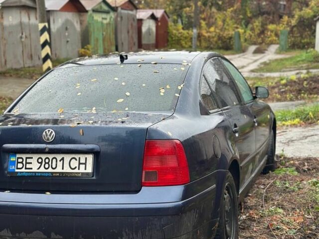 Синий Фольксваген Пассат, объемом двигателя 2.5 л и пробегом 268 тыс. км за 3500 $, фото 1 на Automoto.ua