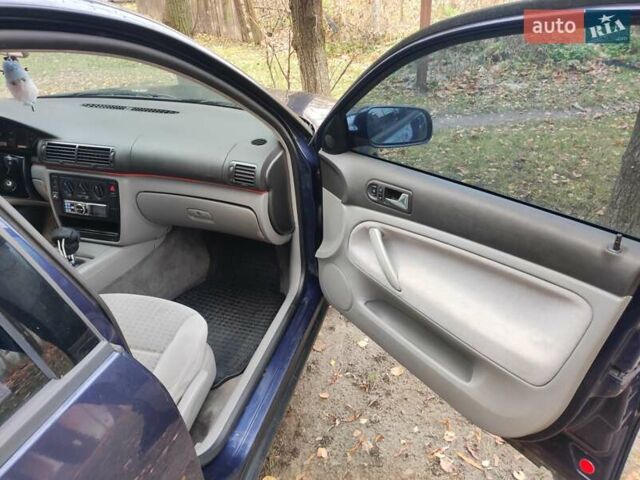 Синій Фольксваген Пассат, об'ємом двигуна 1.8 л та пробігом 330 тис. км за 3400 $, фото 23 на Automoto.ua