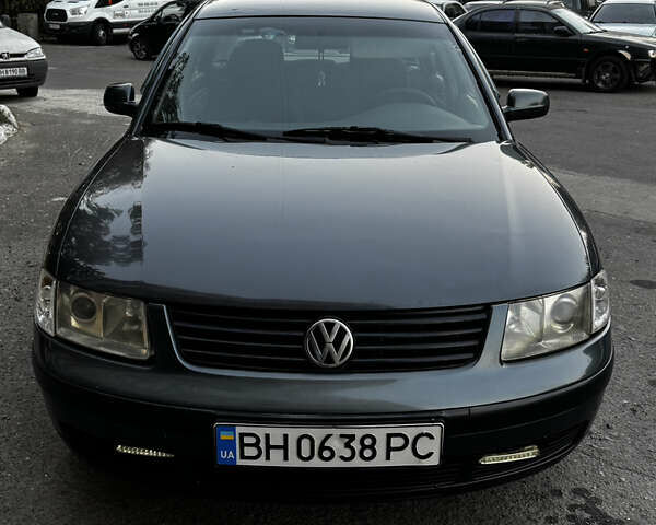 Синий Фольксваген Пассат, объемом двигателя 1.9 л и пробегом 225 тыс. км за 3400 $, фото 4 на Automoto.ua