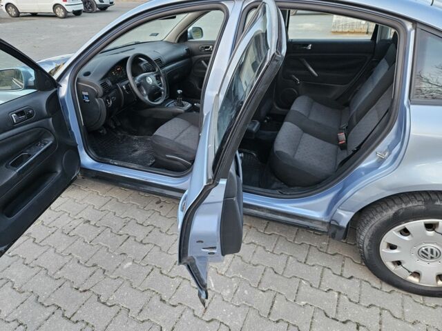 Синий Фольксваген Пассат, объемом двигателя 1.9 л и пробегом 200 тыс. км за 1900 $, фото 6 на Automoto.ua