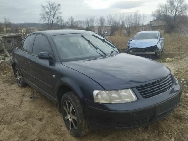 Синий Фольксваген Пассат, объемом двигателя 1.8 л и пробегом 239 тыс. км за 1200 $, фото 1 на Automoto.ua