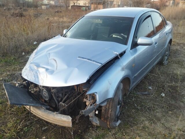 Синий Фольксваген Пассат, объемом двигателя 1.8 л и пробегом 340 тыс. км за 1000 $, фото 1 на Automoto.ua