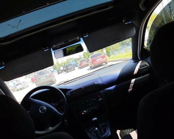 Синій Фольксваген Пассат, об'ємом двигуна 1.6 л та пробігом 250 тис. км за 4300 $, фото 4 на Automoto.ua