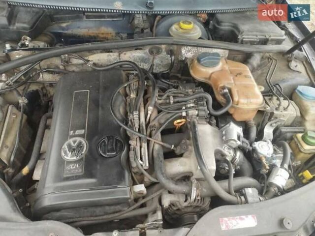 Синий Фольксваген Пассат, объемом двигателя 1.78 л и пробегом 239 тыс. км за 1200 $, фото 9 на Automoto.ua