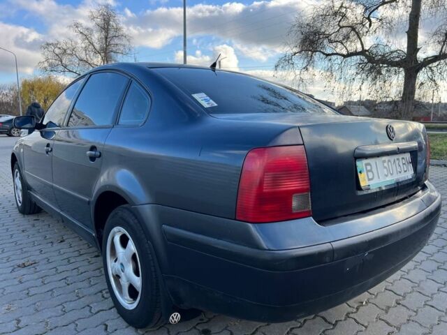 Синий Фольксваген Пассат, объемом двигателя 1.8 л и пробегом 330 тыс. км за 2700 $, фото 2 на Automoto.ua