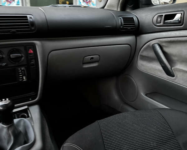 Синий Фольксваген Пассат, объемом двигателя 1.9 л и пробегом 225 тыс. км за 3400 $, фото 15 на Automoto.ua