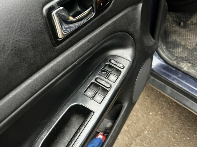 Синий Фольксваген Пассат, объемом двигателя 1.8 л и пробегом 362 тыс. км за 3200 $, фото 2 на Automoto.ua