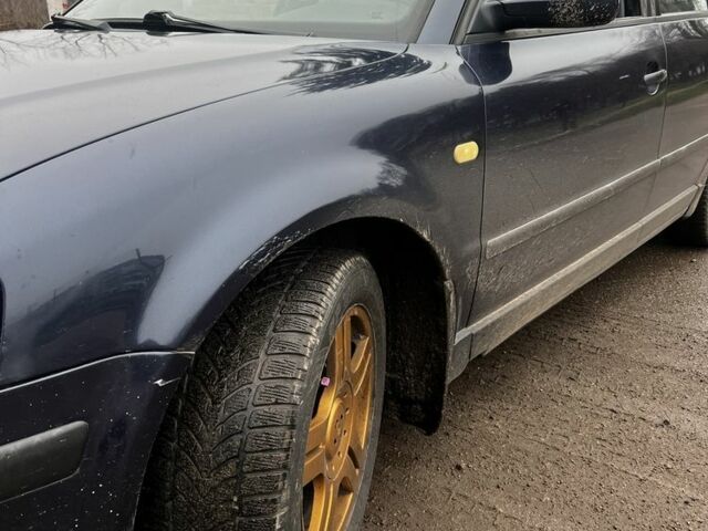 Синий Фольксваген Пассат, объемом двигателя 1.8 л и пробегом 362 тыс. км за 3200 $, фото 1 на Automoto.ua