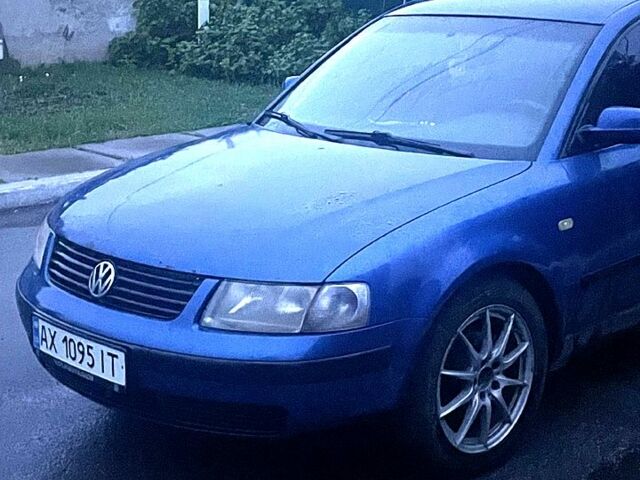 Синий Фольксваген Пассат, объемом двигателя 1.8 л и пробегом 0 тыс. км за 4000 $, фото 1 на Automoto.ua