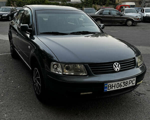 Синий Фольксваген Пассат, объемом двигателя 1.9 л и пробегом 225 тыс. км за 3400 $, фото 1 на Automoto.ua