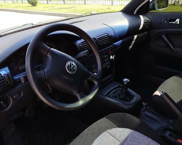 Синій Фольксваген Пассат, об'ємом двигуна 1.6 л та пробігом 250 тис. км за 4300 $, фото 17 на Automoto.ua