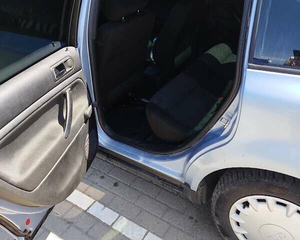 Синій Фольксваген Пассат, об'ємом двигуна 1.6 л та пробігом 250 тис. км за 4300 $, фото 18 на Automoto.ua