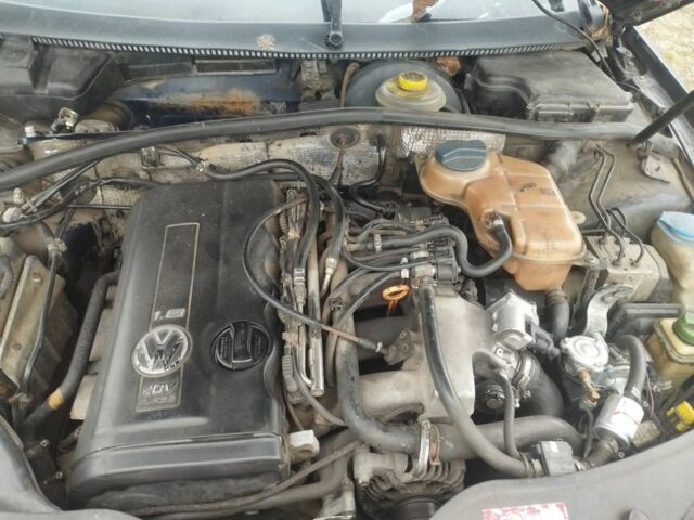 Синий Фольксваген Пассат, объемом двигателя 1.8 л и пробегом 239 тыс. км за 1200 $, фото 6 на Automoto.ua