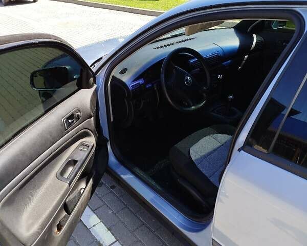 Синій Фольксваген Пассат, об'ємом двигуна 1.6 л та пробігом 250 тис. км за 4300 $, фото 15 на Automoto.ua