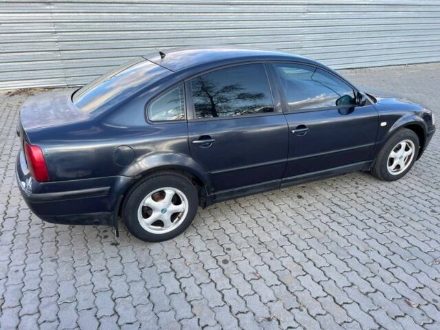 Синий Фольксваген Пассат, объемом двигателя 1.8 л и пробегом 330 тыс. км за 2700 $, фото 3 на Automoto.ua