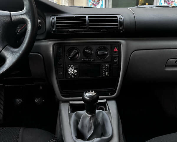 Синий Фольксваген Пассат, объемом двигателя 1.9 л и пробегом 225 тыс. км за 3400 $, фото 14 на Automoto.ua