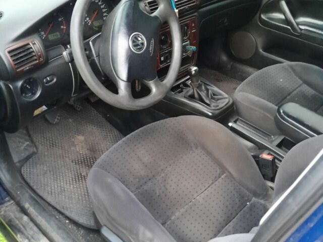 Синий Фольксваген Пассат, объемом двигателя 1.8 л и пробегом 421 тыс. км за 2806 $, фото 1 на Automoto.ua