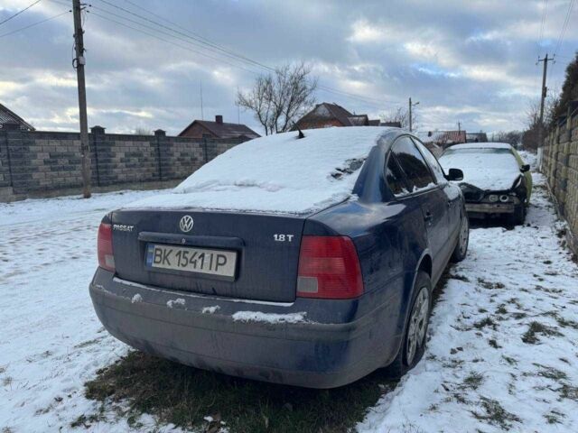 Синий Фольксваген Пассат, объемом двигателя 1.8 л и пробегом 340 тыс. км за 1800 $, фото 5 на Automoto.ua