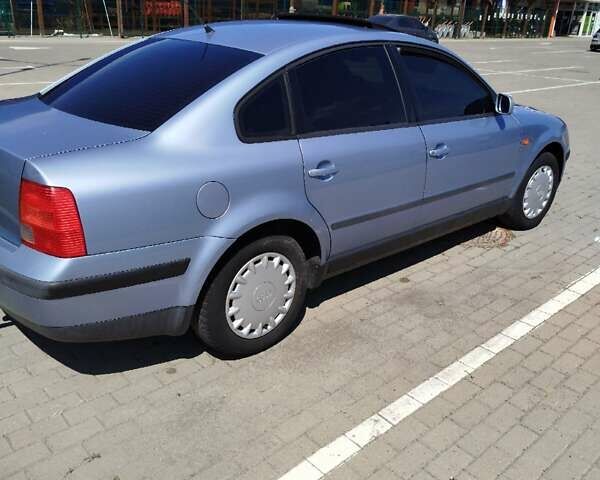 Синій Фольксваген Пассат, об'ємом двигуна 1.6 л та пробігом 250 тис. км за 4300 $, фото 3 на Automoto.ua