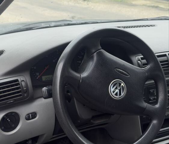 Синий Фольксваген Пассат, объемом двигателя 1.9 л и пробегом 320 тыс. км за 2800 $, фото 3 на Automoto.ua