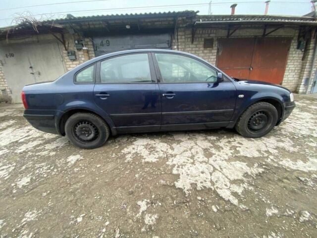 Синий Фольксваген Пассат, объемом двигателя 1.8 л и пробегом 351 тыс. км за 3400 $, фото 1 на Automoto.ua