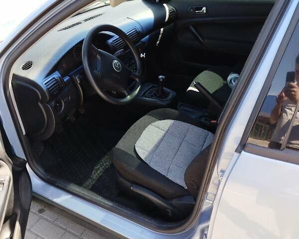 Синій Фольксваген Пассат, об'ємом двигуна 1.6 л та пробігом 250 тис. км за 4300 $, фото 14 на Automoto.ua