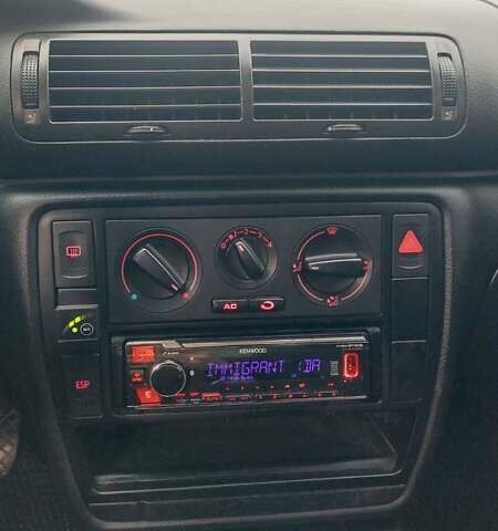 Синій Фольксваген Пассат, об'ємом двигуна 1.6 л та пробігом 245 тис. км за 3900 $, фото 14 на Automoto.ua