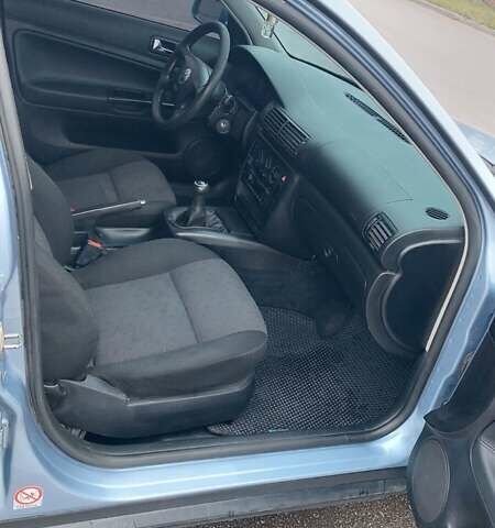 Синій Фольксваген Пассат, об'ємом двигуна 1.6 л та пробігом 245 тис. км за 3900 $, фото 1 на Automoto.ua