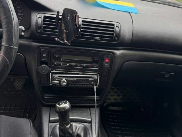 Синий Фольксваген Пассат, объемом двигателя 1.6 л и пробегом 264 тыс. км за 3100 $, фото 6 на Automoto.ua