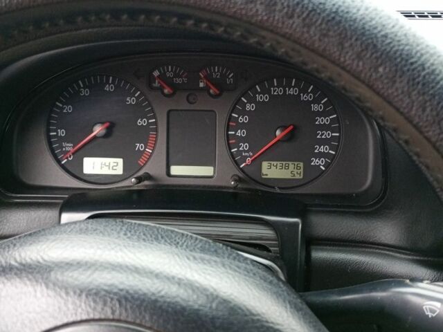 Синий Фольксваген Пассат, объемом двигателя 1.6 л и пробегом 340 тыс. км за 4000 $, фото 9 на Automoto.ua